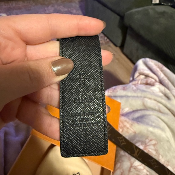 Reversible Louis Vuitton Belt - Picture 3 of 3